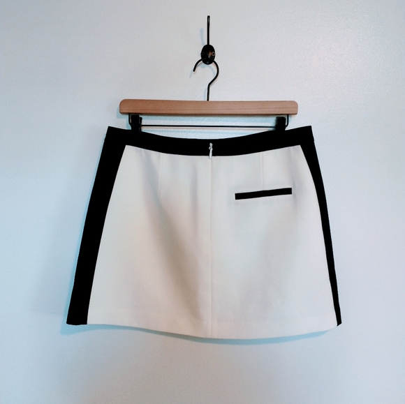 BCBGmaxazria mini skirt with white and black color blocking.  Lined. Size medium - Picture 6 of 6